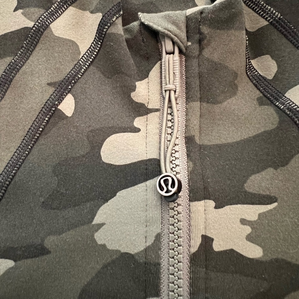 Lululemon Jacket - Picture 3 of 4